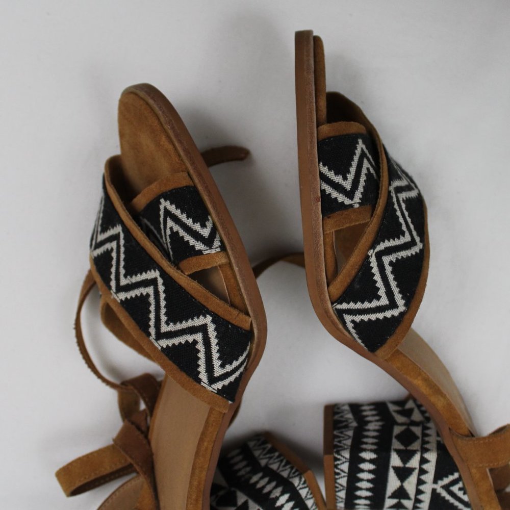 Bettye Muller Tan & Black Tie Up Sandals Shoes - Picture 9 of 16